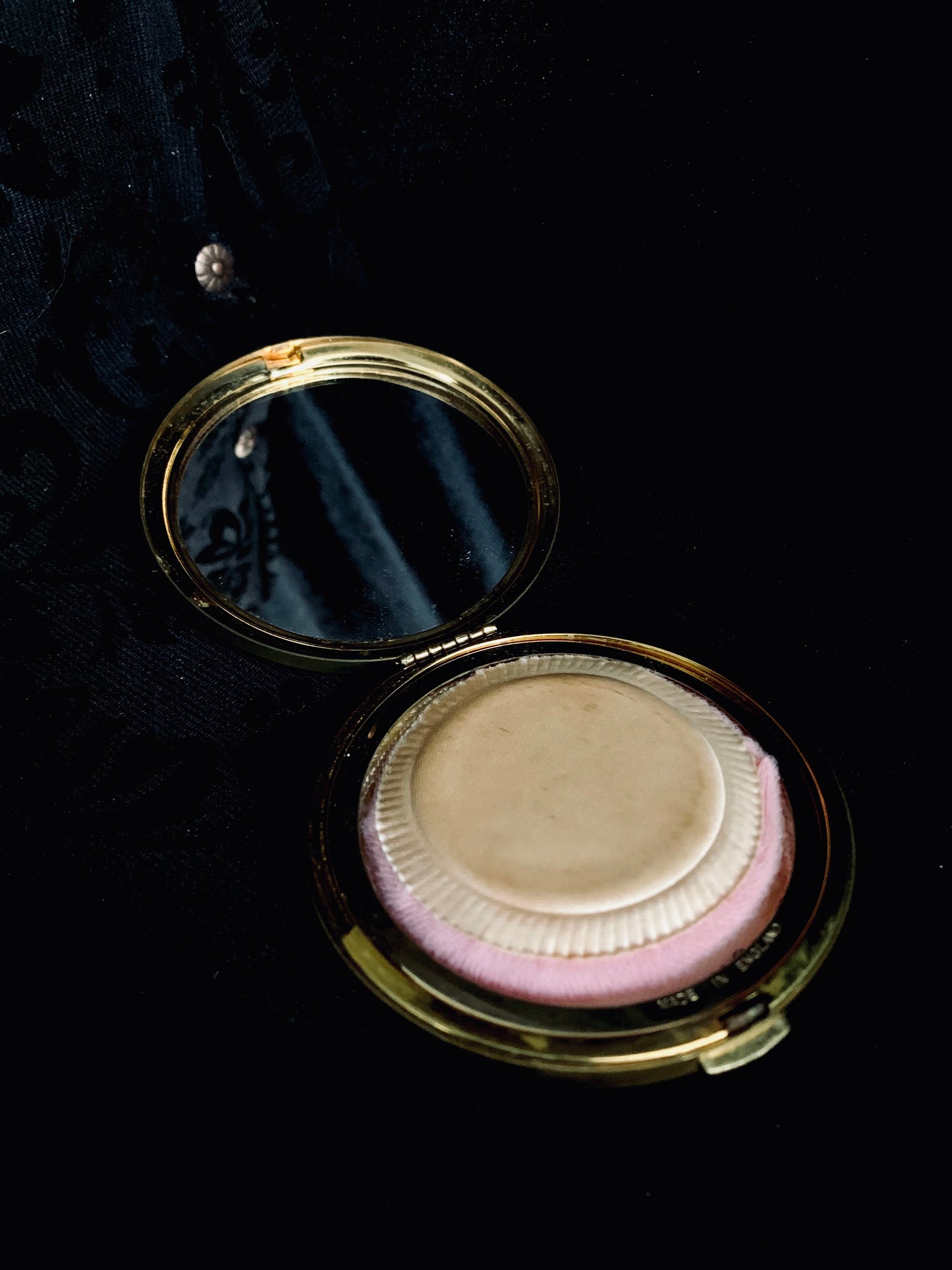 Vintage Margaret Rose Cameo Powder Compact