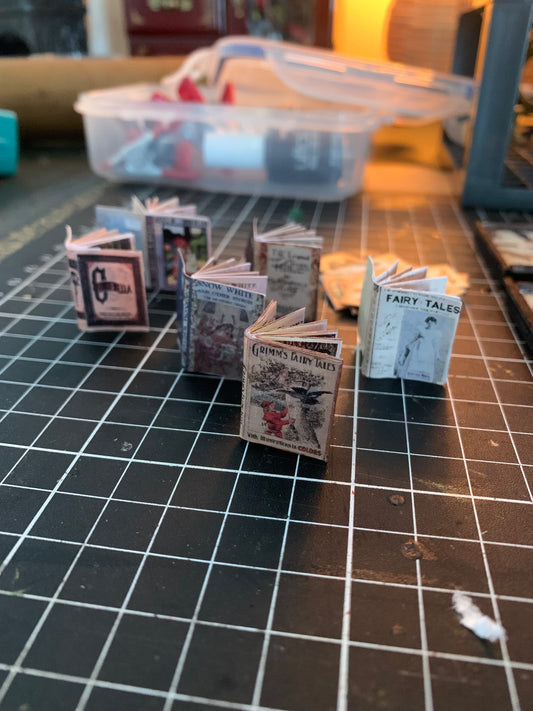 Mini fairytale book set 1:2 scale