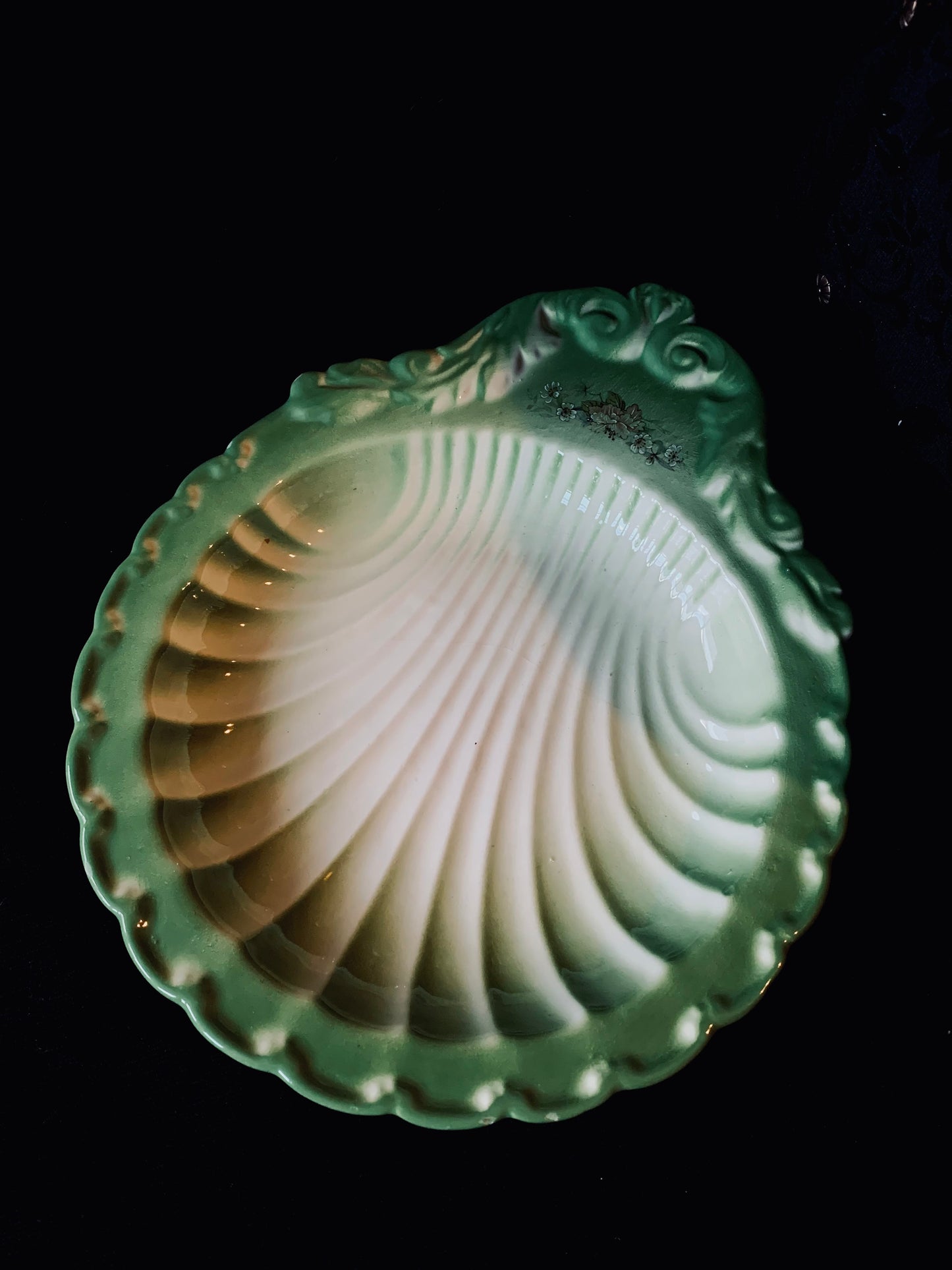 Vintage Green & White Ceramic Shell Bowl – Coastal Home Decor