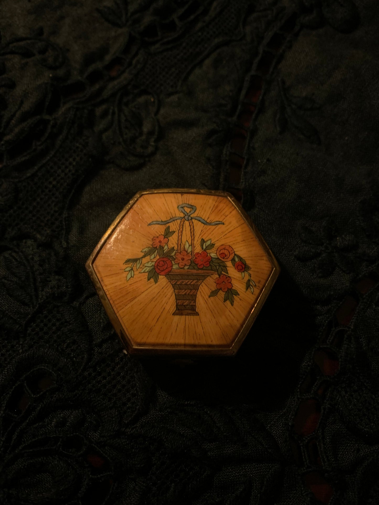 Antique Houbigant France Double Compact – Art Deco Enamel Floral Hexagon (1920s–1930s)