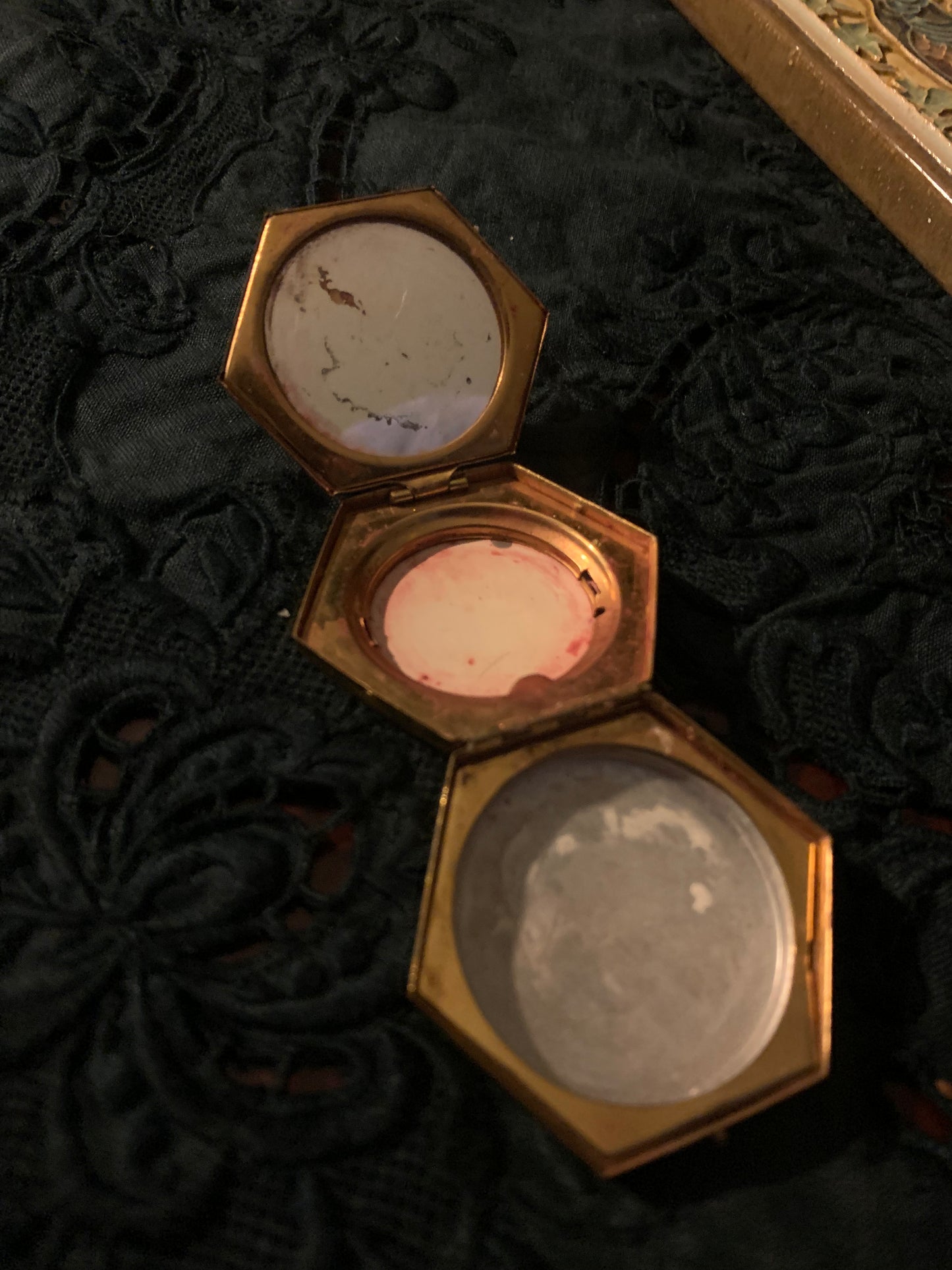 Antique Houbigant France Double Compact – Art Deco Enamel Floral Hexagon (1920s–1930s)
