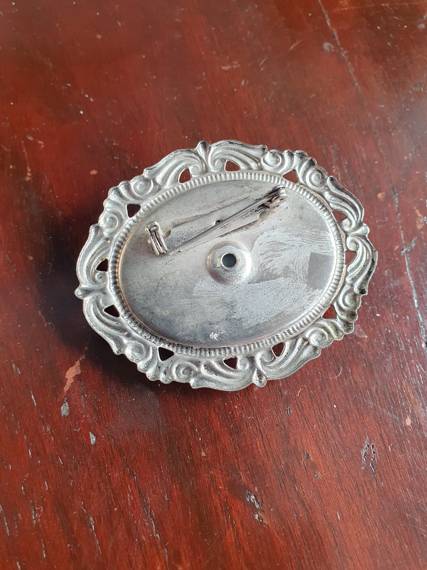 Vintage Resin Cameo Brooch – Romantic Woman in Filigree Silver Frame