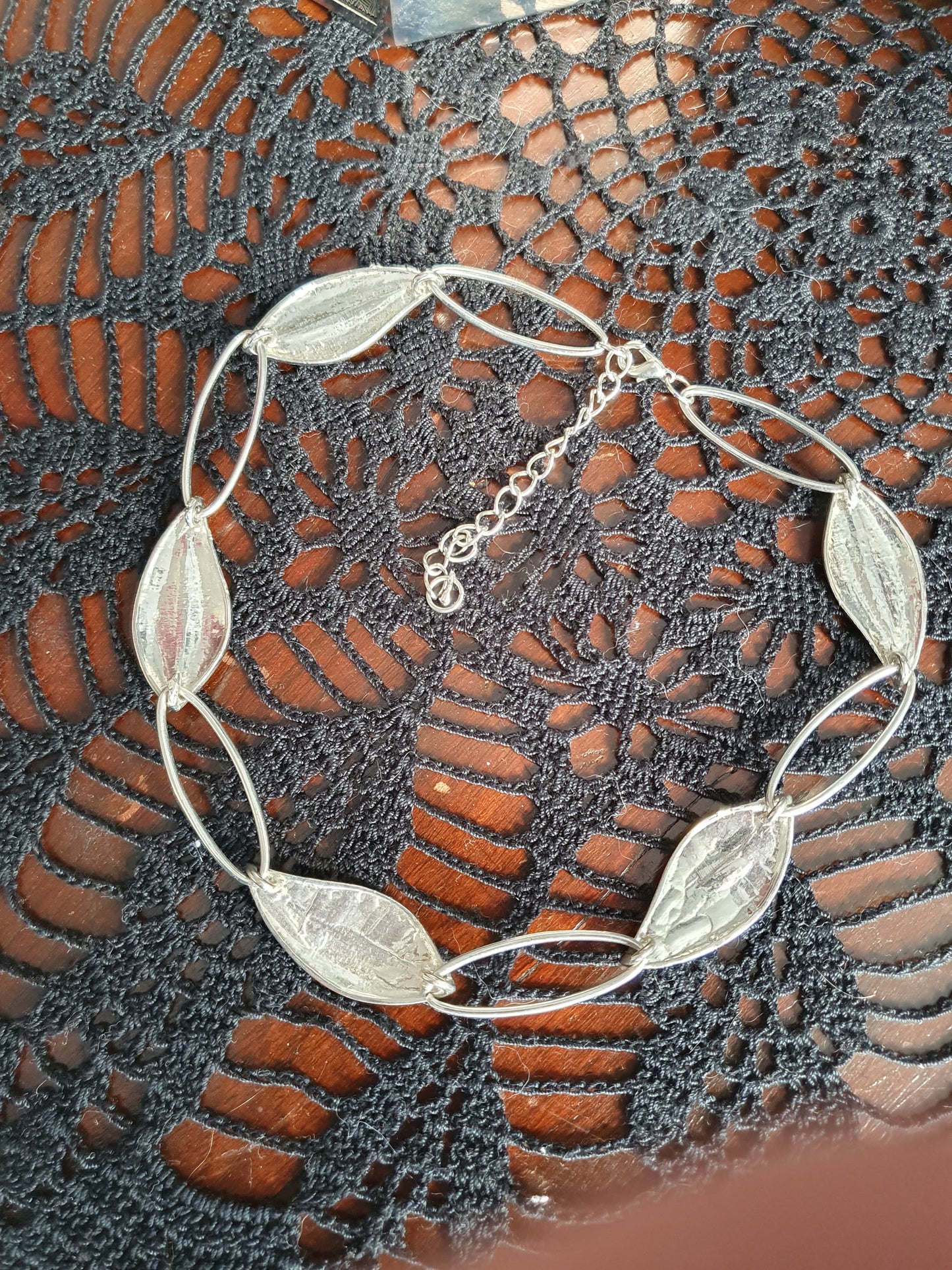 Vintage Enamel Leaf Necklace – Scandinavian Style (1960s–70s)