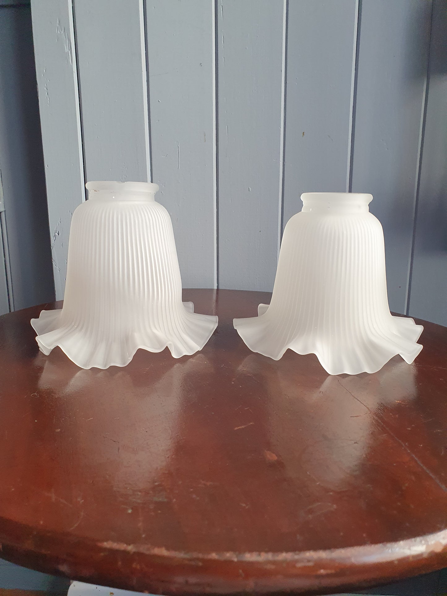 Vintage Frosted Glass Lamp Shade Pair – Ribbed Texture with Ruffle Edge (1980s)