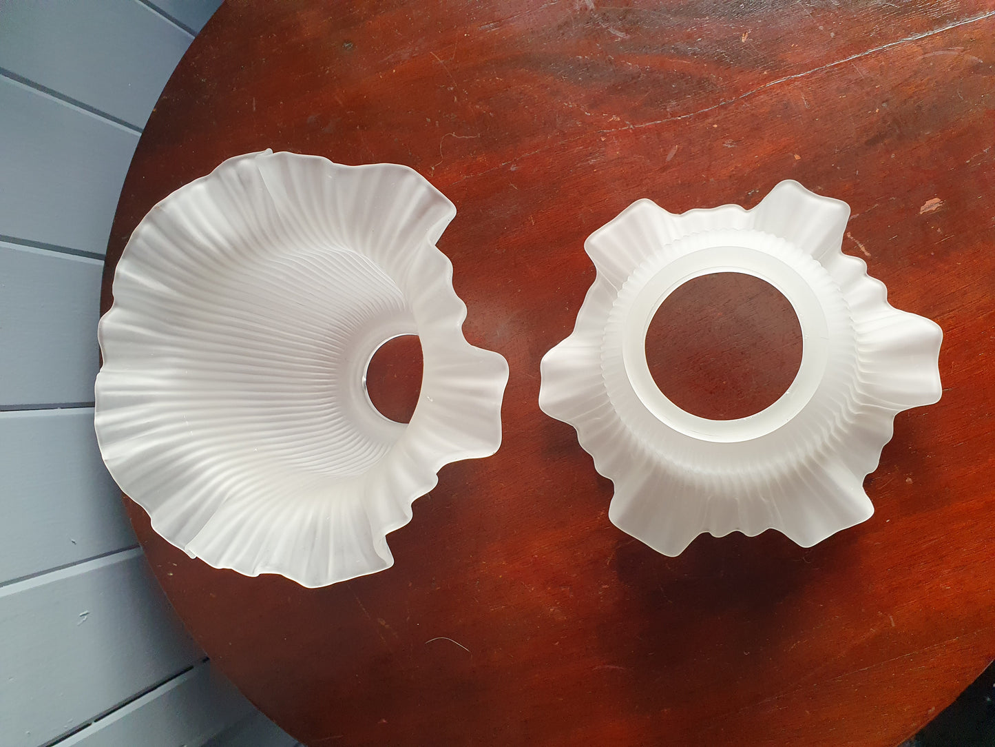 Vintage Frosted Glass Lamp Shade Pair – Ribbed Texture with Ruffle Edge (1980s)