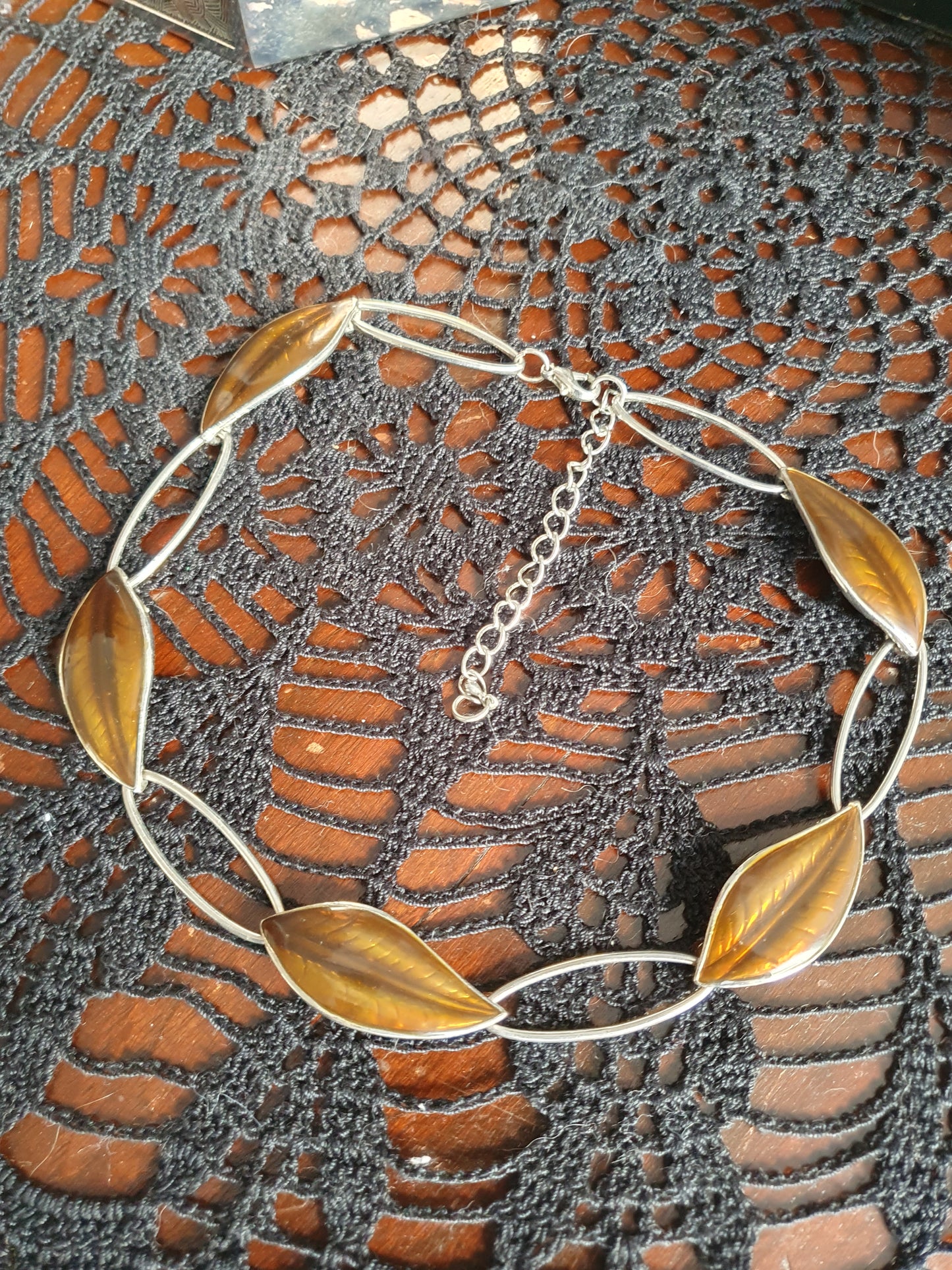Vintage Enamel Leaf Necklace – Scandinavian Style (1960s–70s)