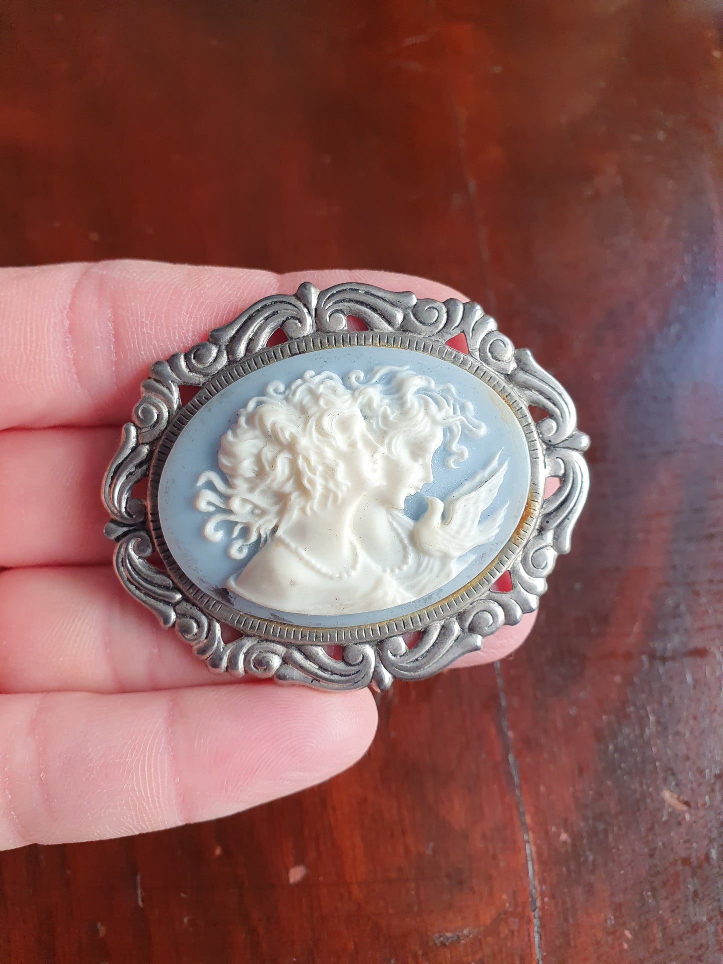 Vintage Resin Cameo Brooch – Romantic Woman in Filigree Silver Frame