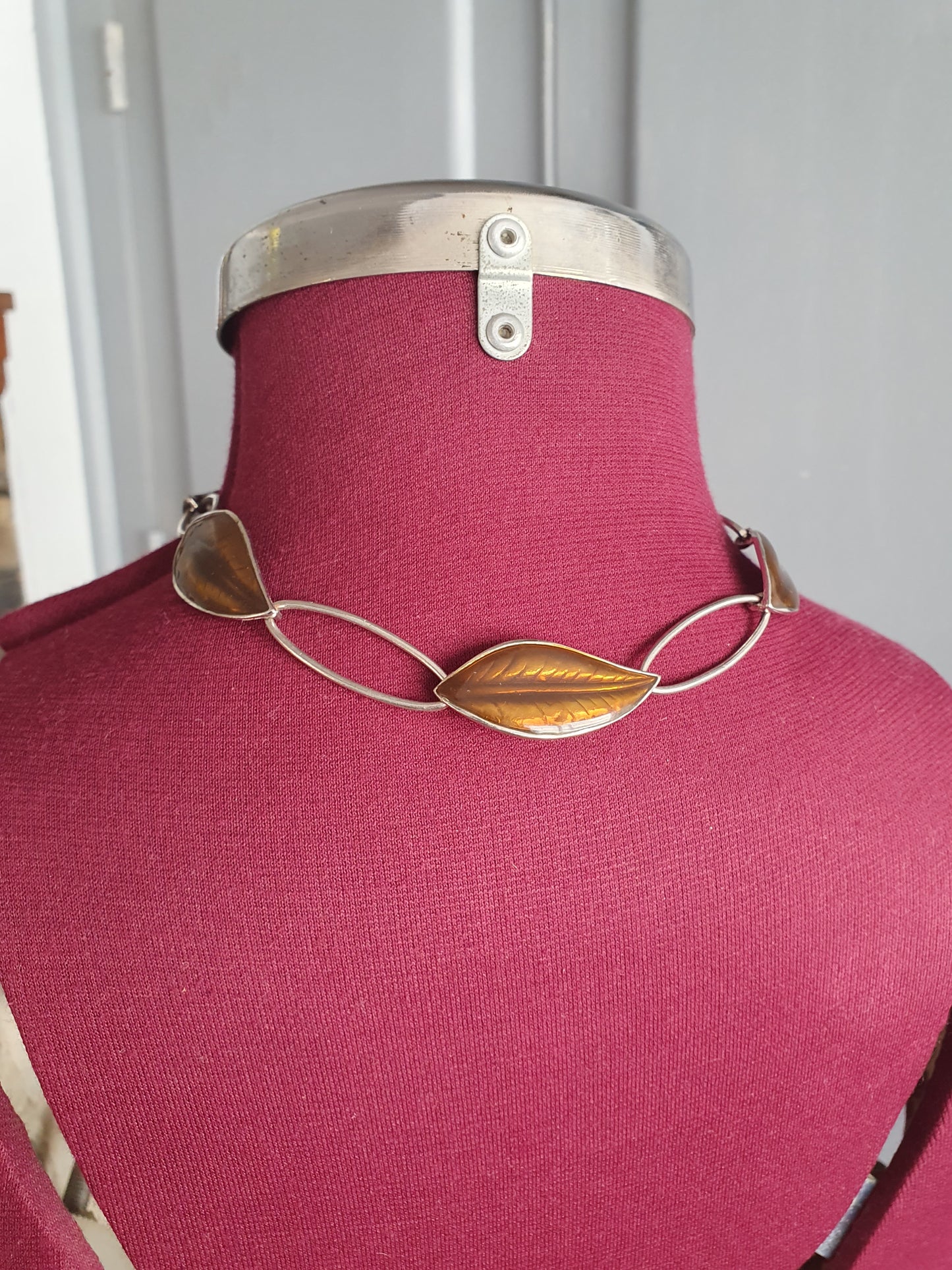 Vintage Enamel Leaf Necklace – Scandinavian Style (1960s–70s)