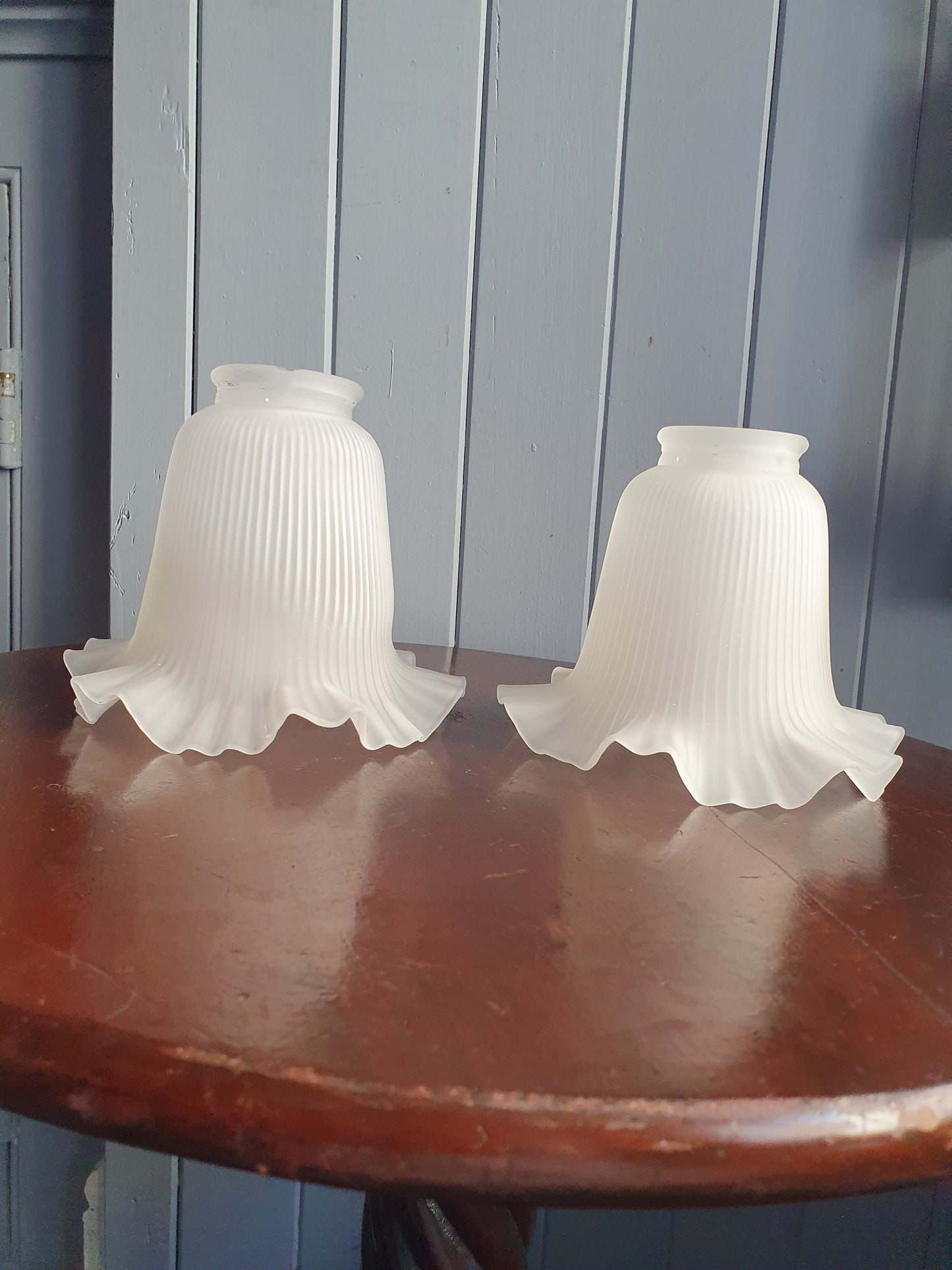 Vintage Frosted Glass Lamp Shade Pair – Ribbed Texture with Ruffle Edge (1980s)