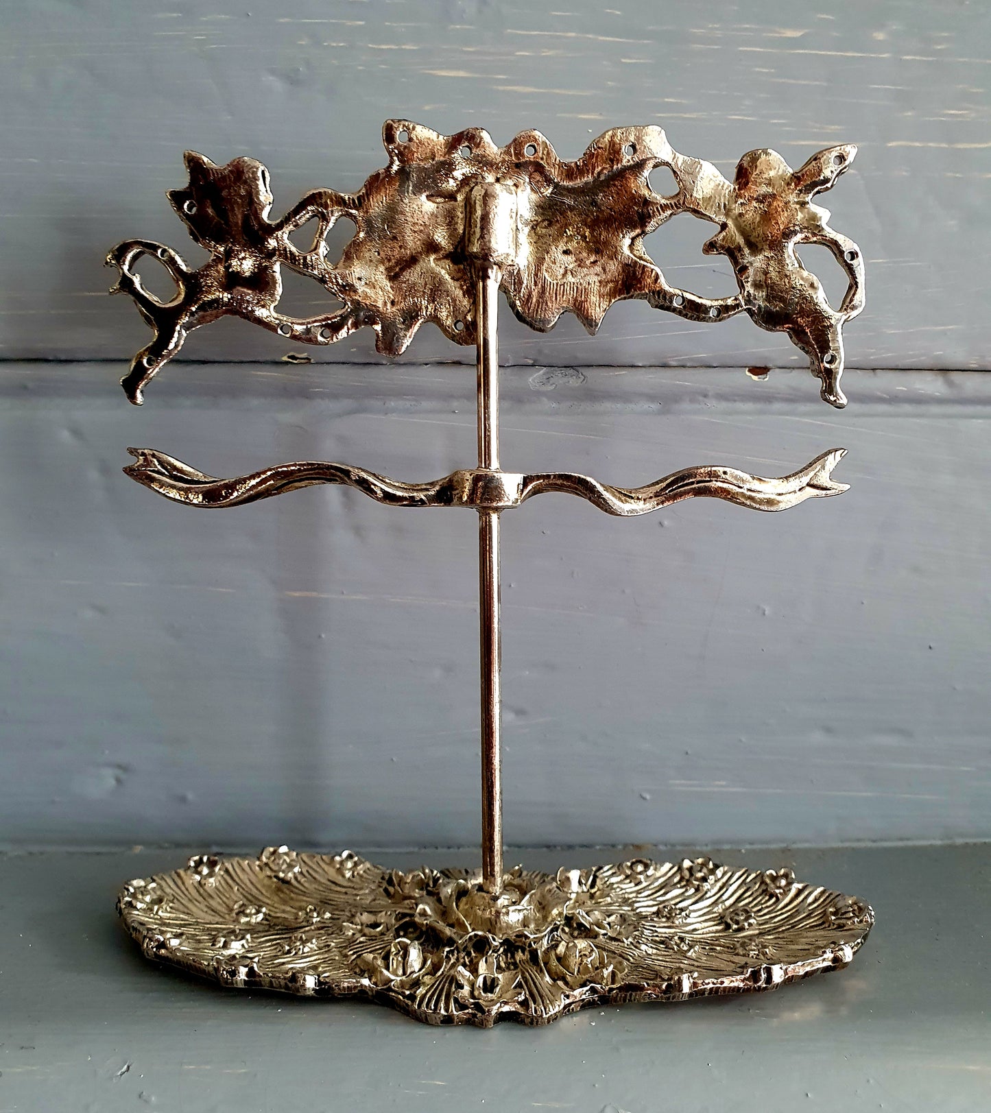 Vintage Cherub & Roses Metal Display Stand – Late 1970s–80s