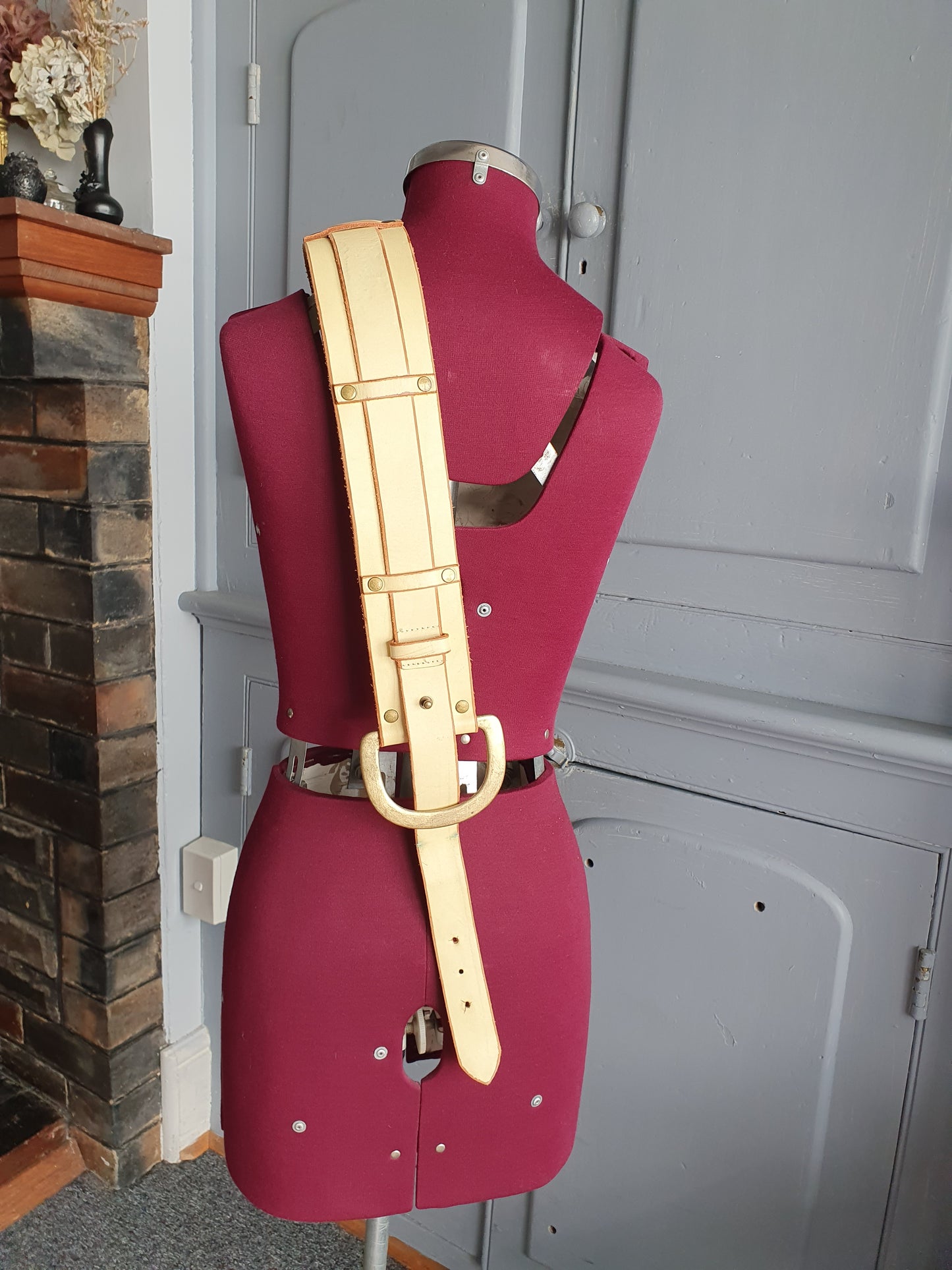 Vintage 70s Wide Leather Belt – Cream with Brass Hardware, Double Buckle (AU 8–14 Adjustable)