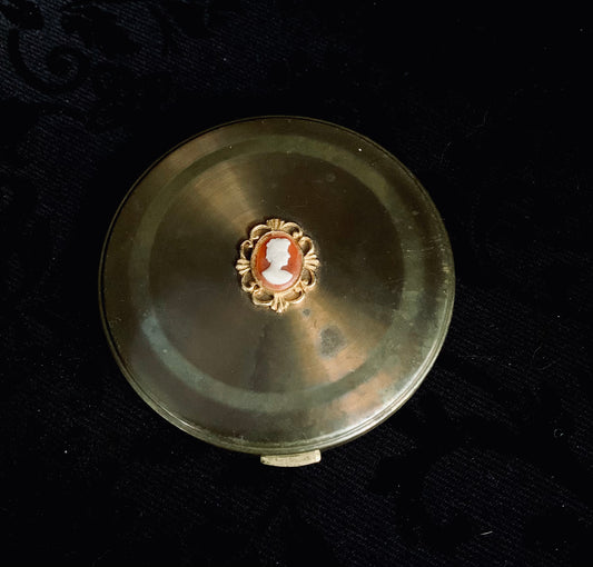 Vintage Margaret Rose Cameo Powder Compact – Made in England (Late 1960s–Early 1970s)