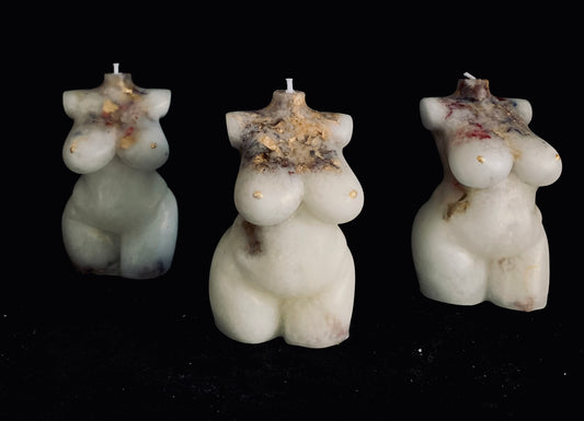 ‘Goddess’ Handmade Scented Candle – Dried Flowers, Gold Leaf & Essential Oils