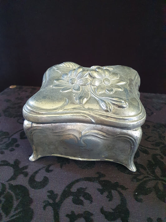 Antique J.B. & Co. Quadruple Silverplate Trinket Box (c. 1890–1910) – Floral Art Nouveau Design
