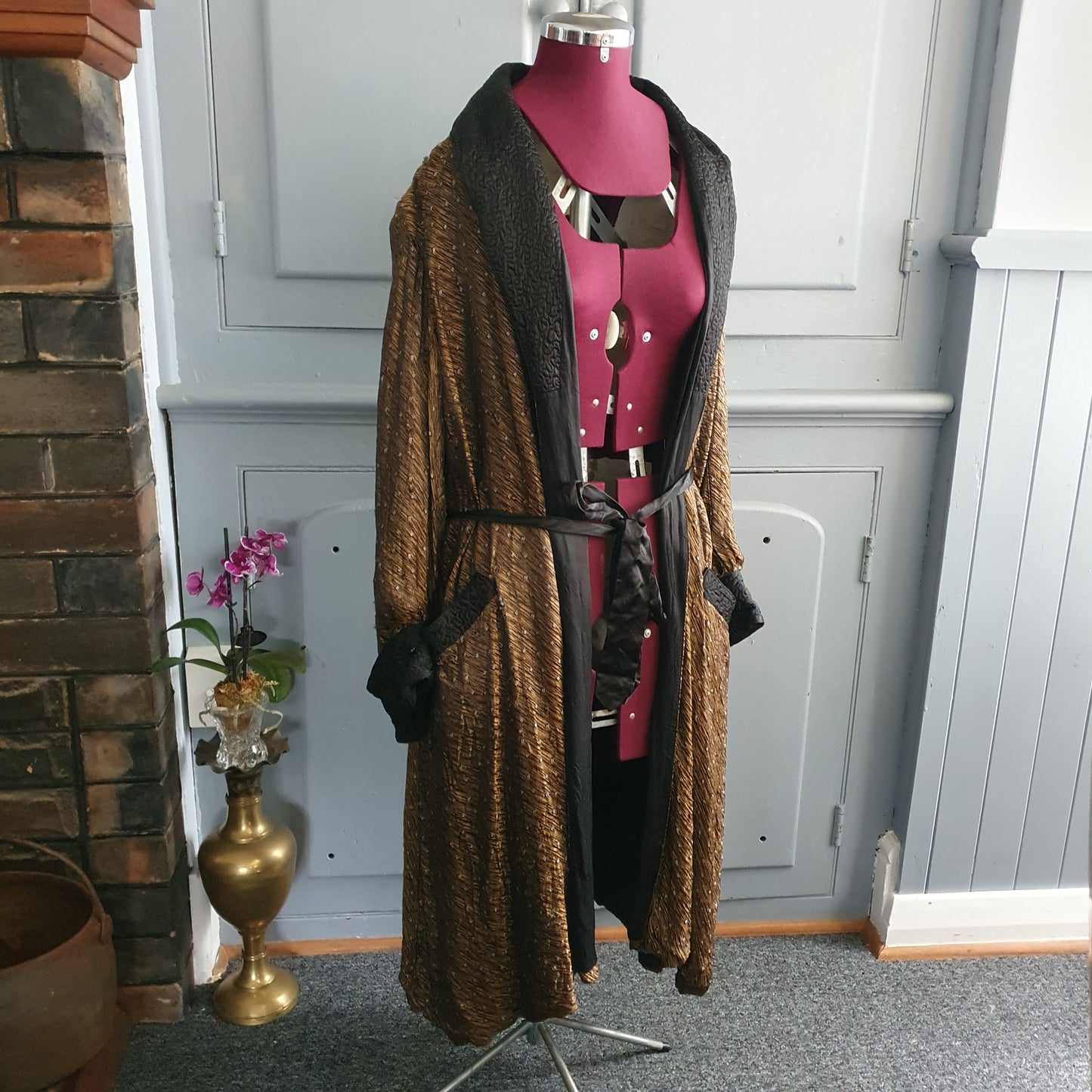 Antique Silk Dressing Gown – Bronze & Black M/L