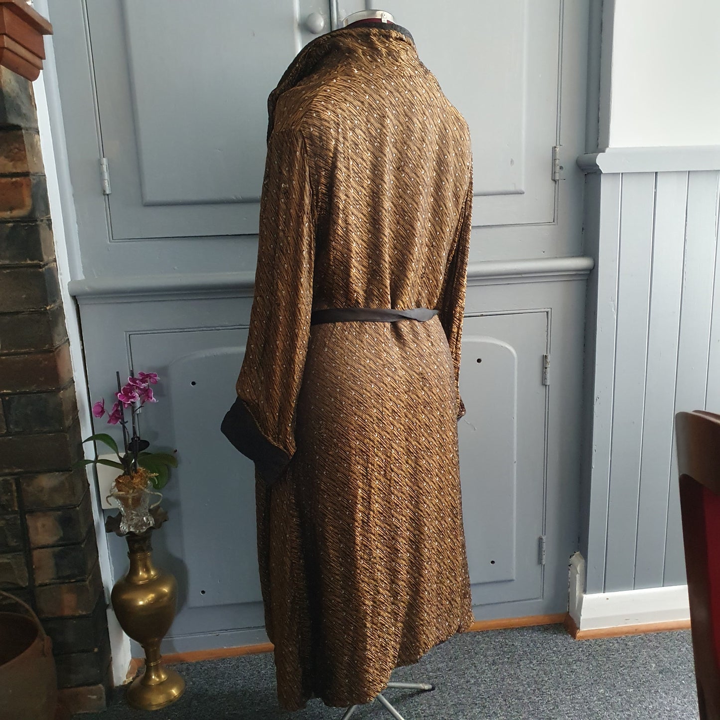 Antique Silk Dressing Gown – Bronze & Black M/L