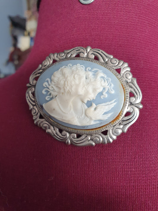 Vintage Resin Cameo Brooch – Romantic Woman in Filigree Silver Frame