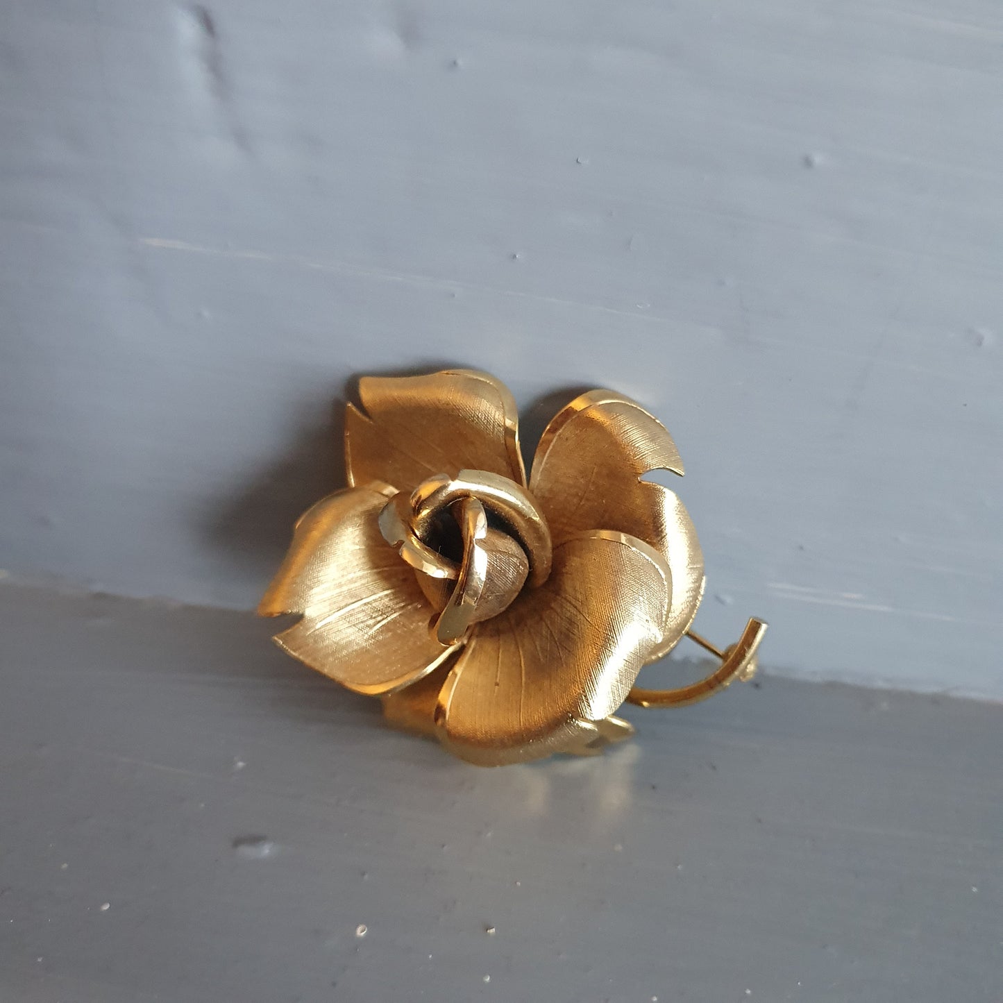 Vintage Gold Tone Flower Brooch Mid Century Floral Pin Satin Finish