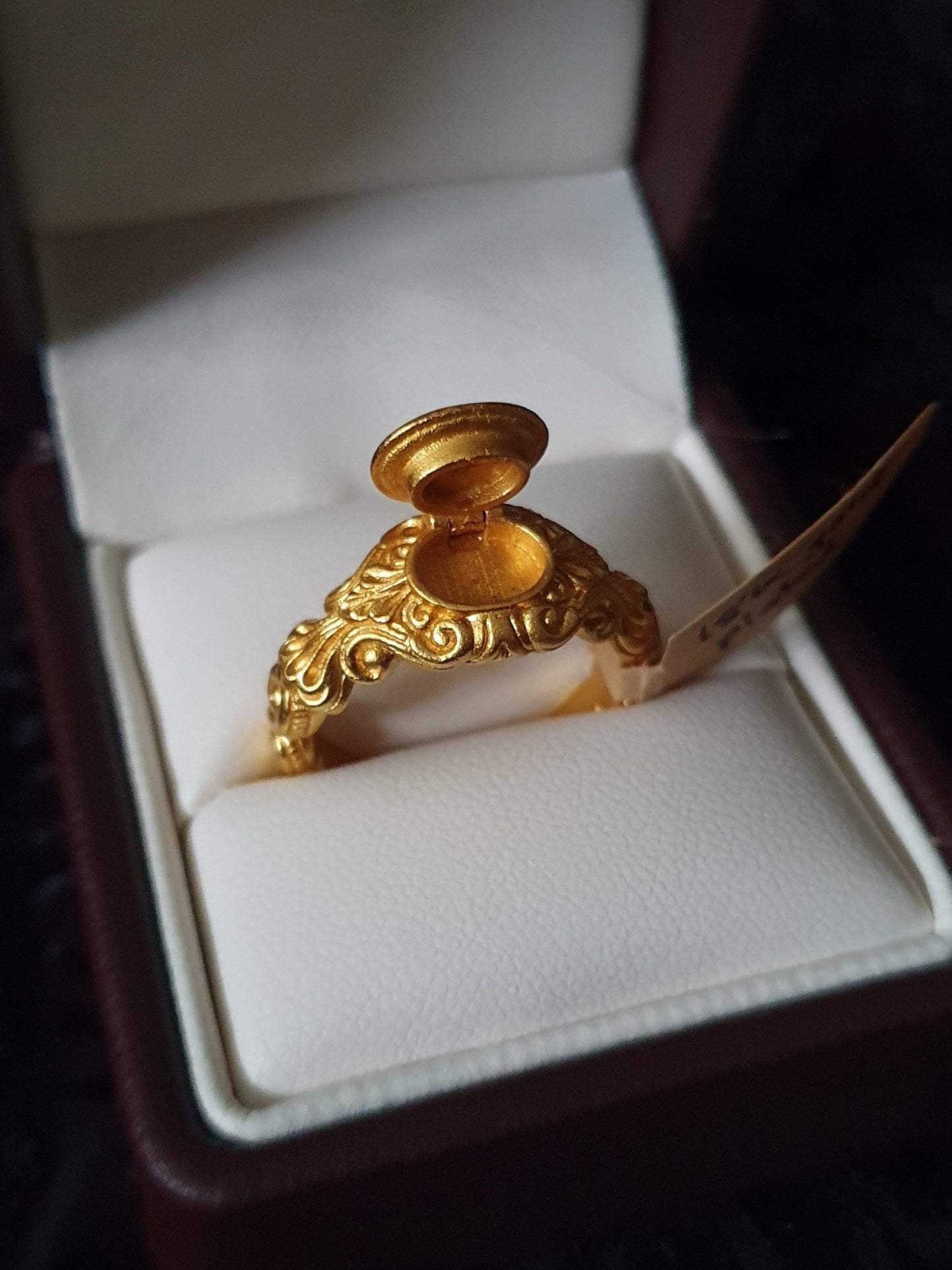 Renaissance Poison Ring – 18K Gold Plated