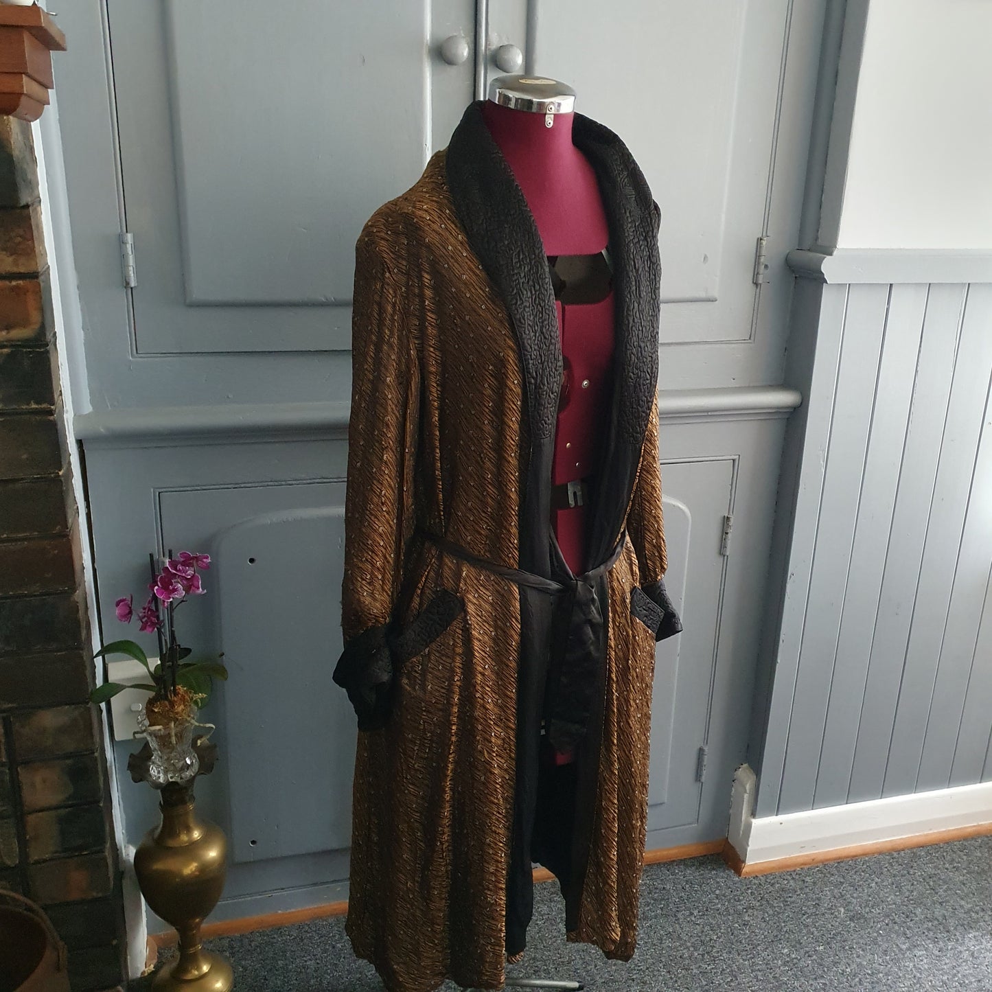 Antique Silk Dressing Gown – Bronze & Black M/L