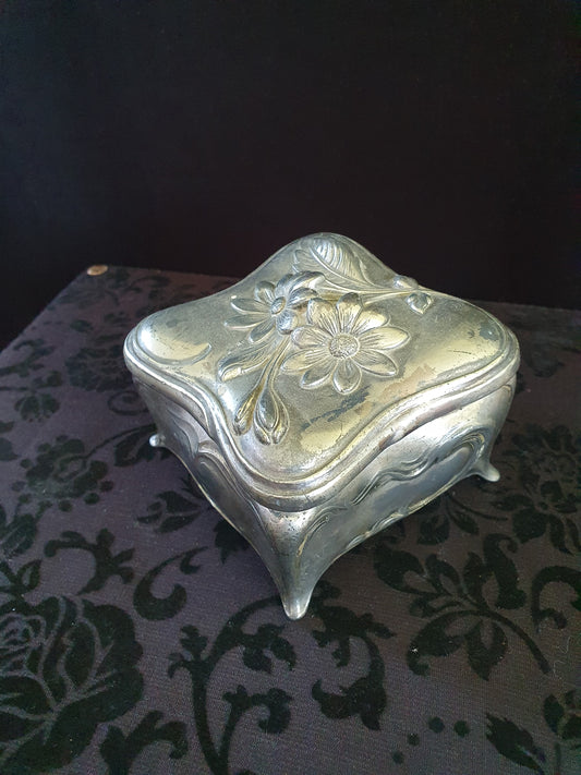 Antique J.B. & Co. Quadruple Silverplate Trinket Box (c. 1890–1910) – Floral Art Nouveau Design