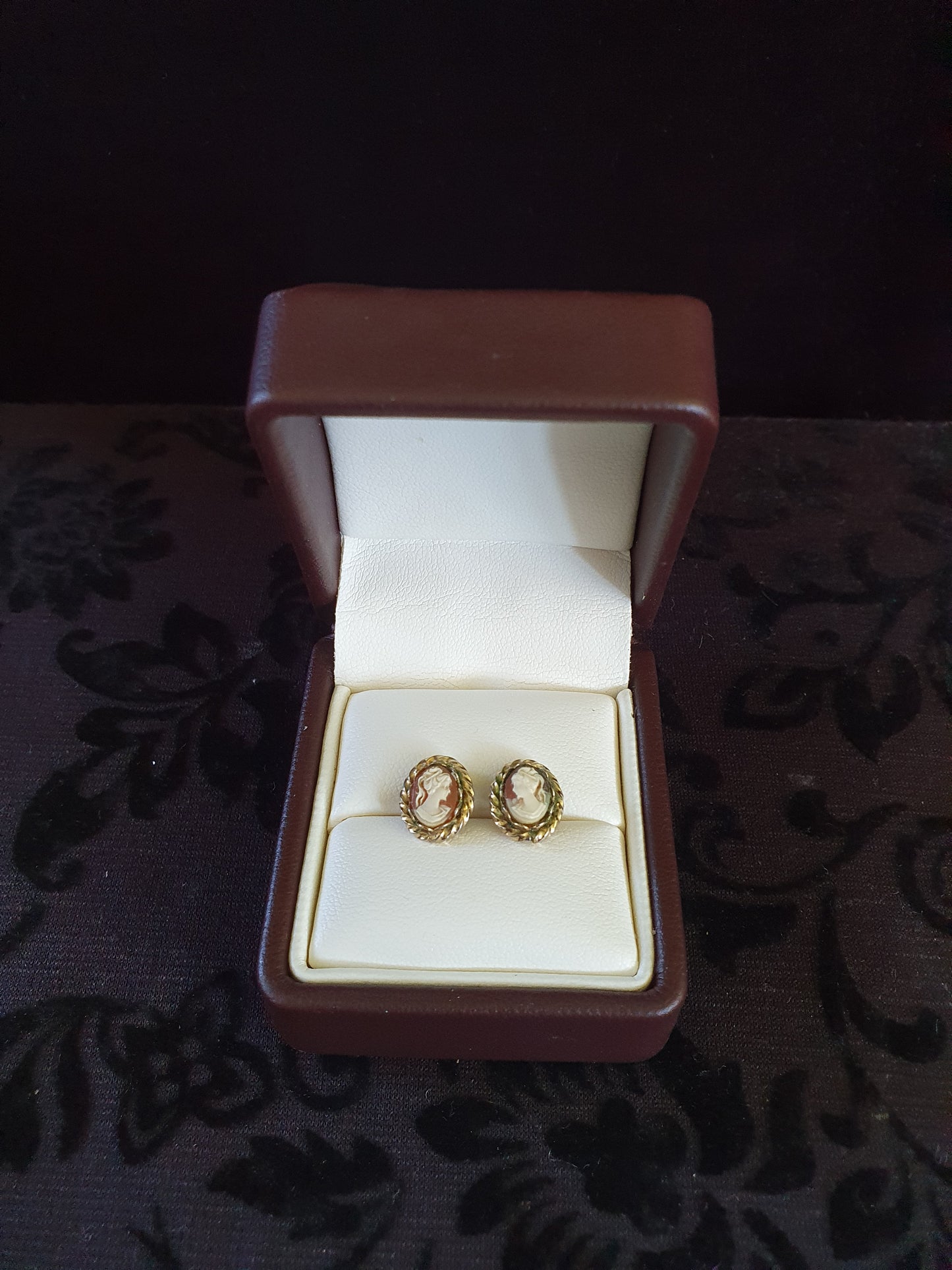 Vintage Hand Carved Shell Cameo Stud Earrings – 11×9mm