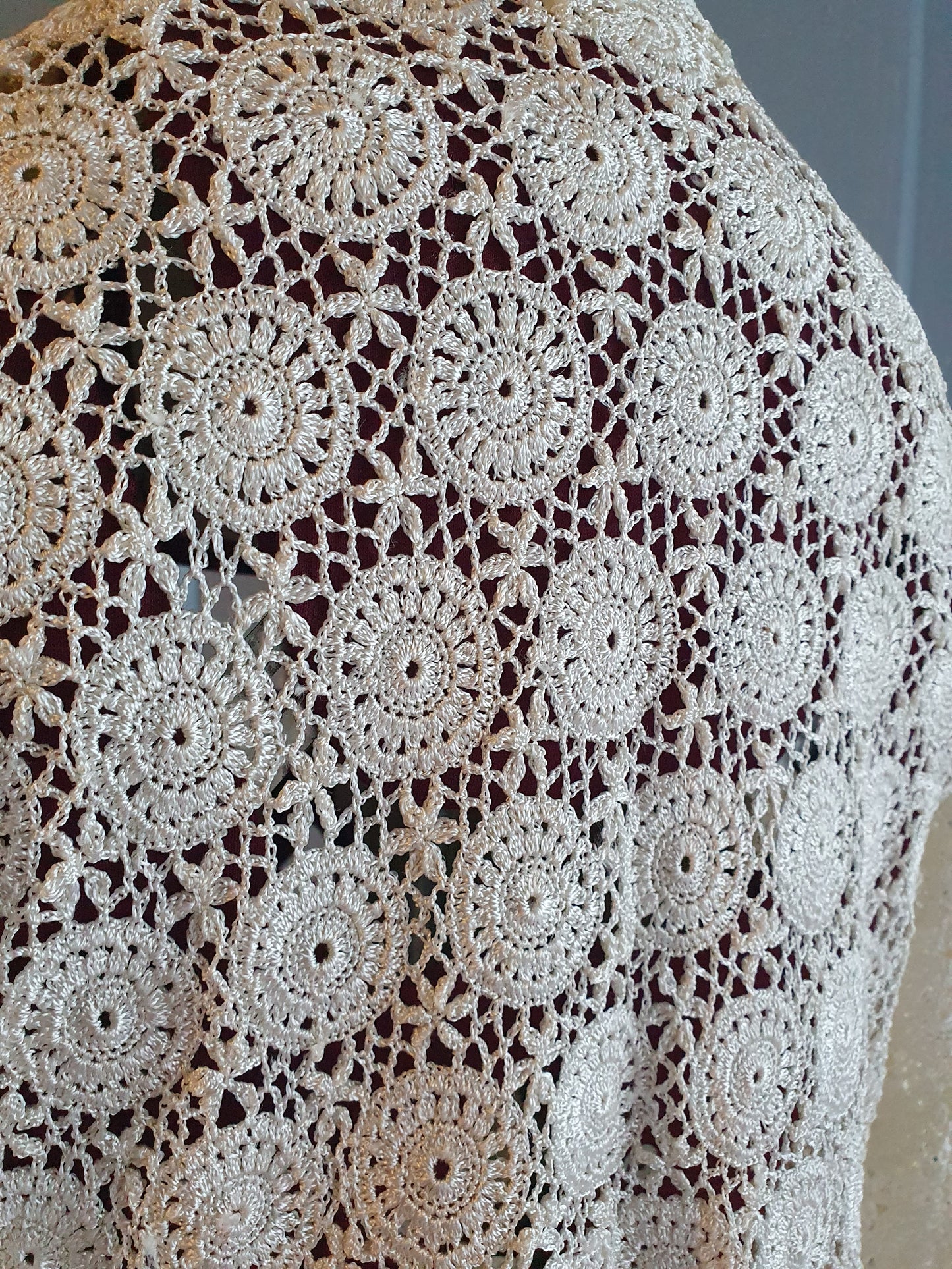 Hand-Crocheted Cream Lace Cardigan – Openwork Circles, 90s/Y2K size 8-10