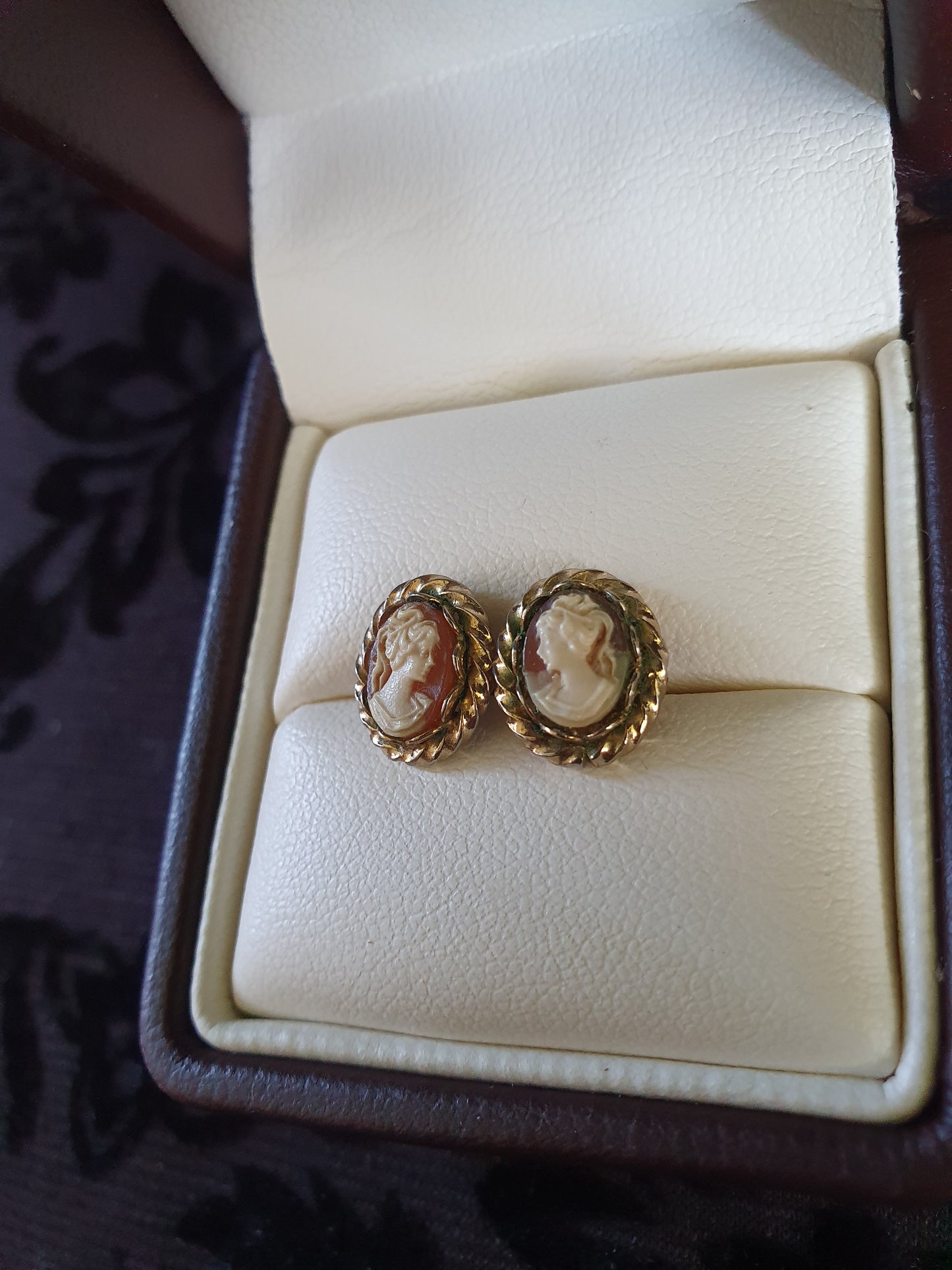 Vintage Hand Carved Shell Cameo Stud Earrings – 11×9mm