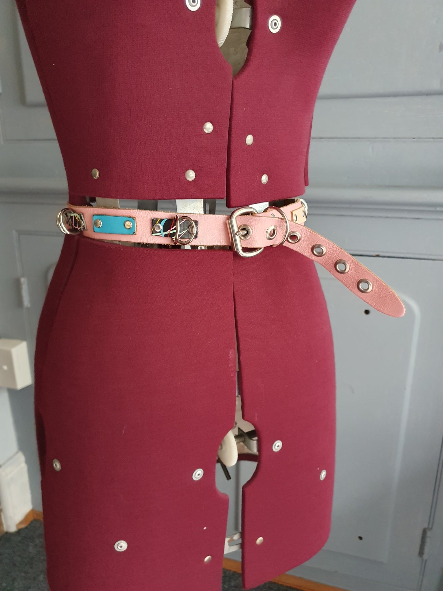 Vintage 80s Pink Leather Grommet Belt – Made in Australia (XS–S)