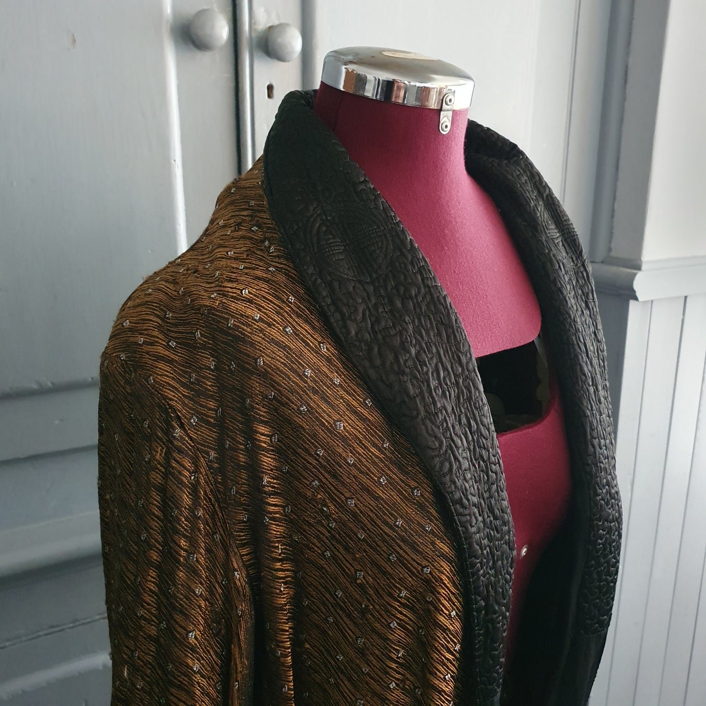 Antique Silk Dressing Gown – Bronze & Black M/L