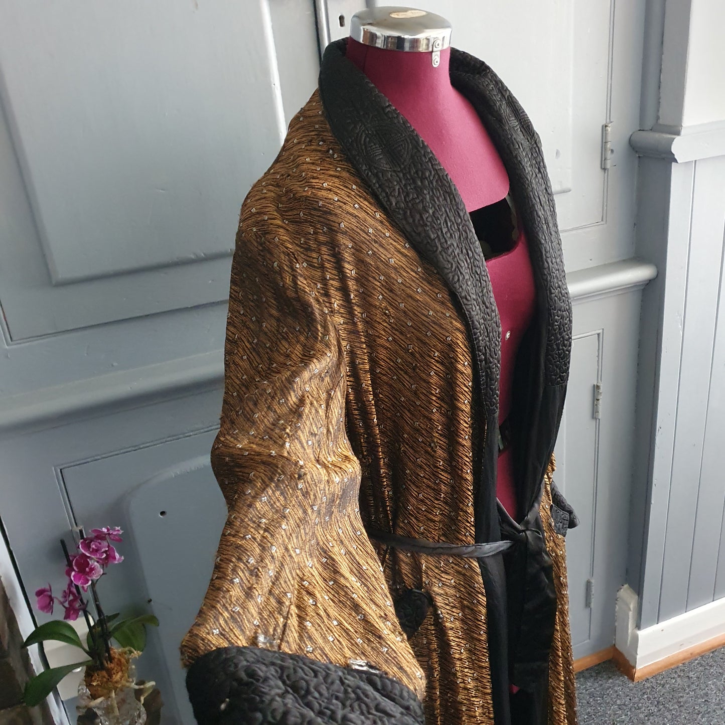 Antique Silk Dressing Gown – Bronze & Black M/L